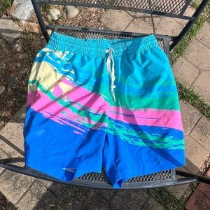 Men’s chubbies size medium